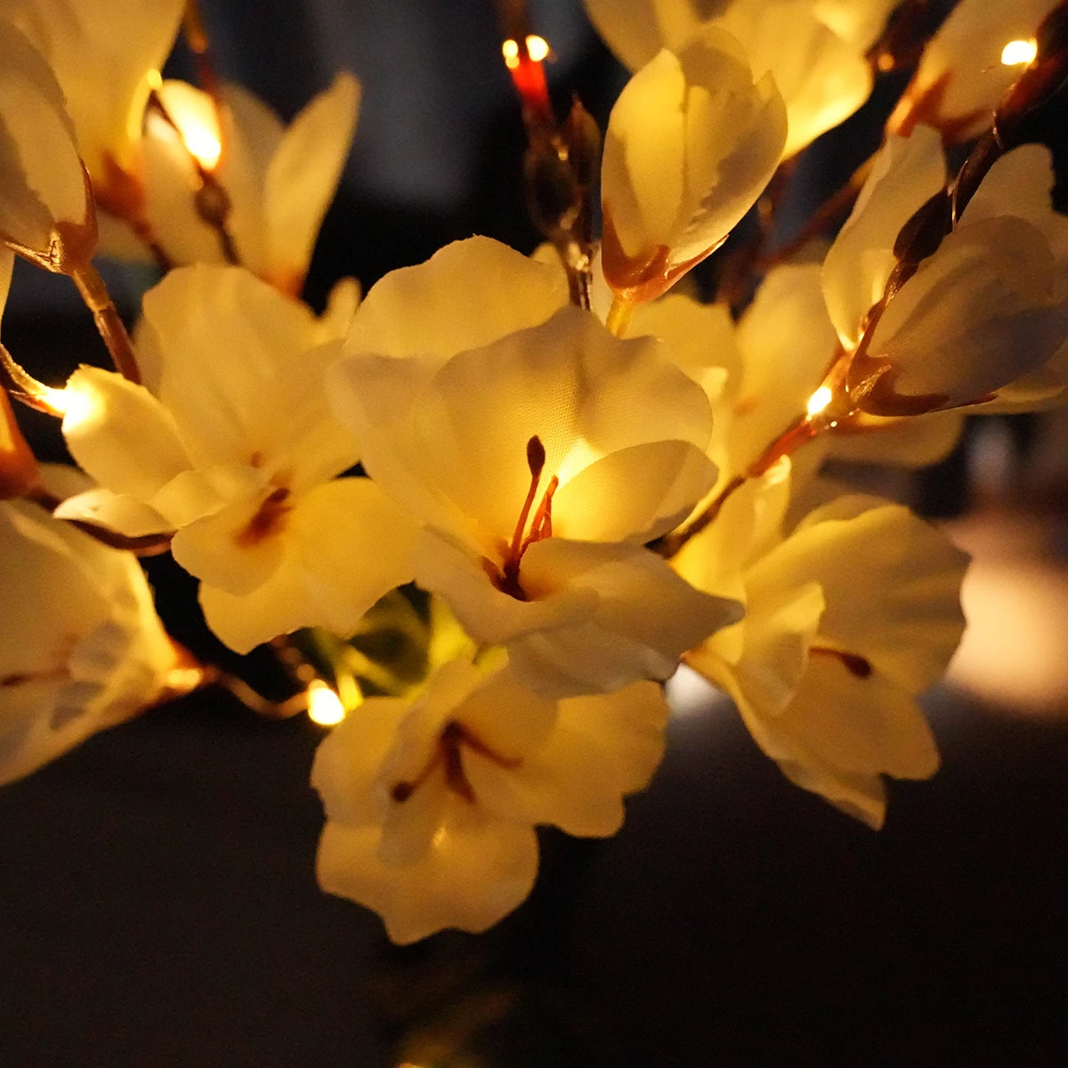 Solar powered magnolia, outdoor waterproof, suitable for decorating Christmas gardens with solar powered LED holiday lights