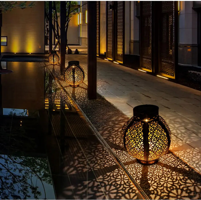 Hanging Solar Lanterns Retro Hollow Solar Lights with Handle Outdoor Solar Garden Lights Decor for Yard Tree Fence Patio Bronze