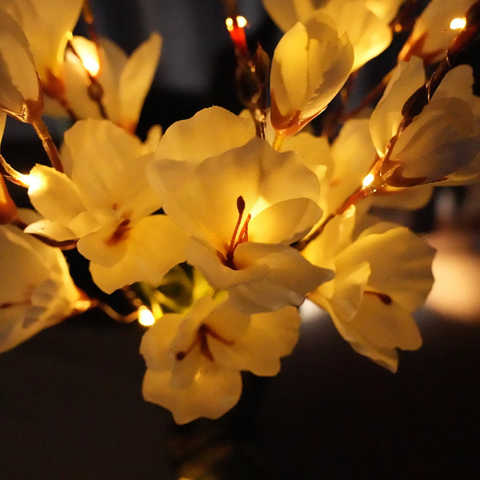 Solar powered magnolia, outdoor waterproof, suitable for decorating Christmas gardens with solar powered LED holiday lights