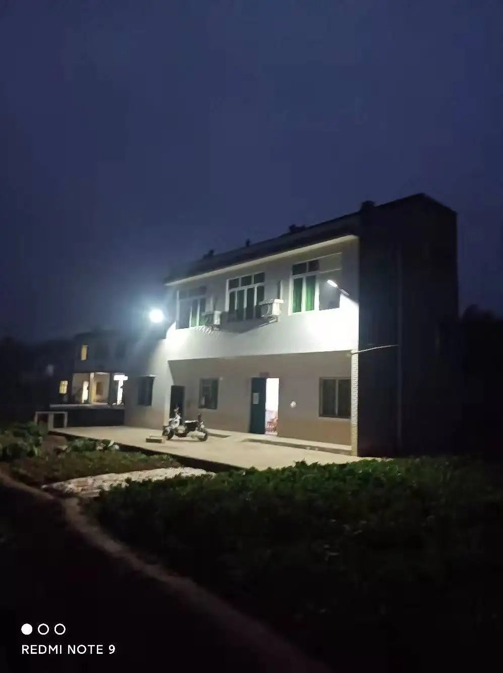 10000 Watts Solar Street Lights Outdoor 30000mAH 1000000 Lumens Motion Sensor Solar Lamp Waterproof Security Lighting for Garden