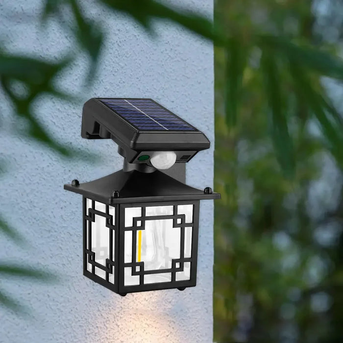 Retro Solar Motion Induction Wall Lamp Outdoor Waterproof 3 Lighting Modes Decoration Wall Light for Courtyard Garage Garden ﻿