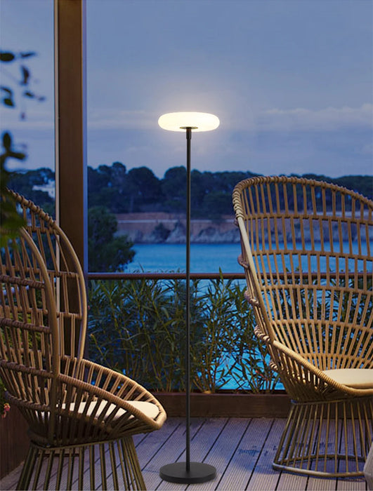 Outdoor Floor Lamp Solar Powered Light 4400 mAh Rechargeable Battery Cordless Light USB-C Charged IP54 Lamp for Lawn Pool Garden