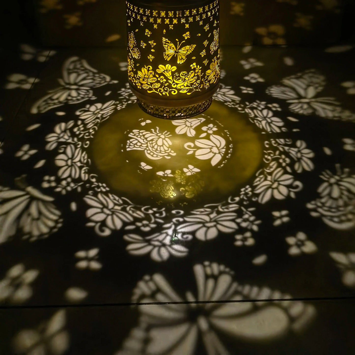 Butterfly Solar Lanterns Outdoor Waterproof Hanging LED Solar Lights Garden Decor for Outside Decoration Patio Yard Lawn Porch