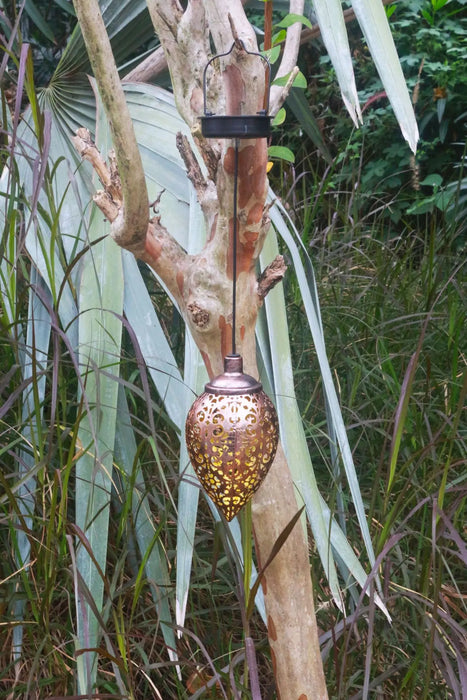 Solar LED garden lights for outdoor use; waterproof, with fiber optic lighting; ideal for decorating patios and gardens