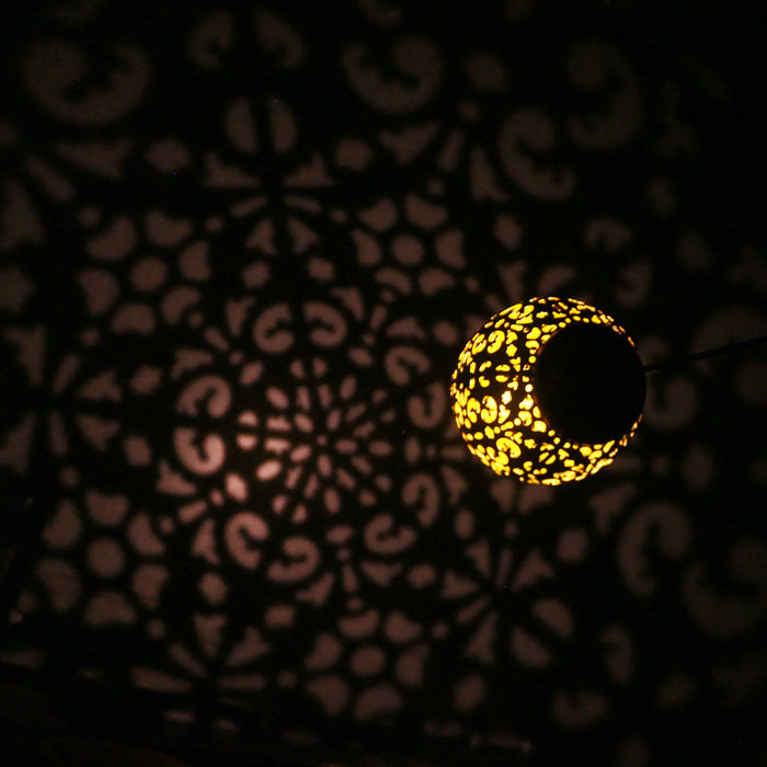 Solar LED garden lights for outdoor use; waterproof, with fiber optic lighting; ideal for decorating patios and gardens