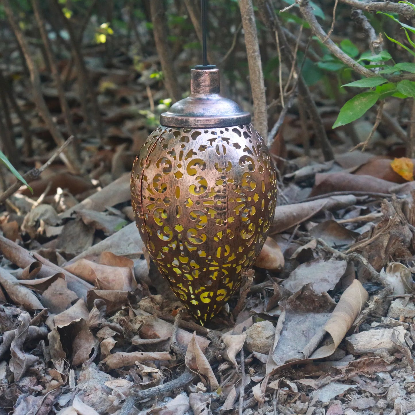 Solar LED garden lights for outdoor use; waterproof, with fiber optic lighting; ideal for decorating patios and gardens