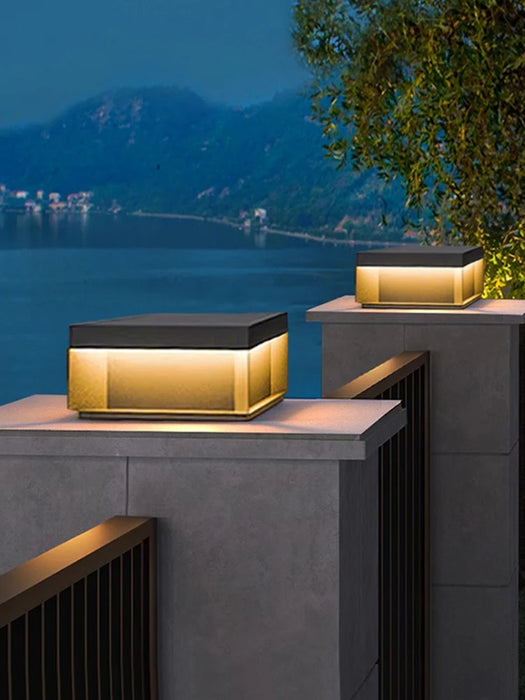 Modern Simple Solar Pillar Light High Quality Outdoor Fence Gate Pillar Yard Wall Light Waterproof Garden Yard Lights